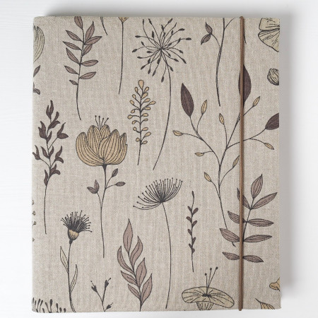 rodinný fotoalbum s lúčnymi kvetmi