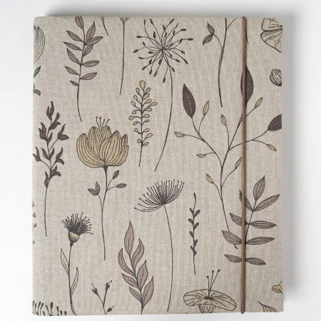 rodinný fotoalbum s lúčnymi kvetmi