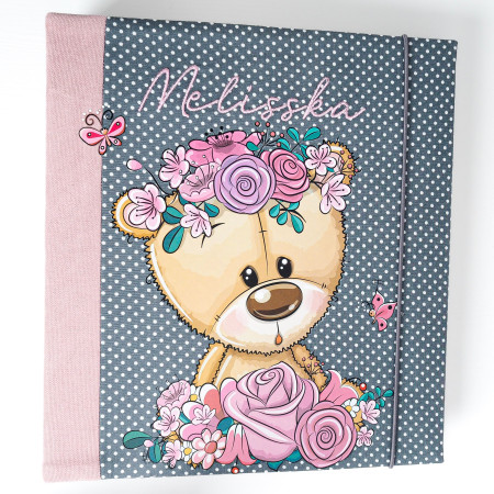 dievčenský album s mackom