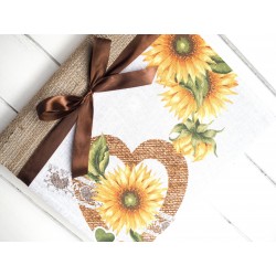 Rodinný fotoalbum so slnečnicam a stuhou