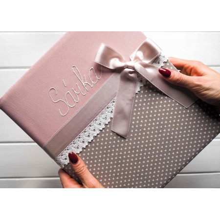 ružový album s menom