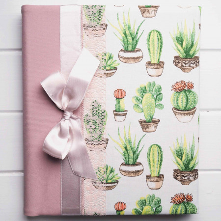 krásny album s kaktusom