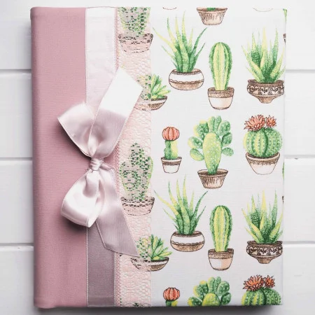 krásny album s kaktusom