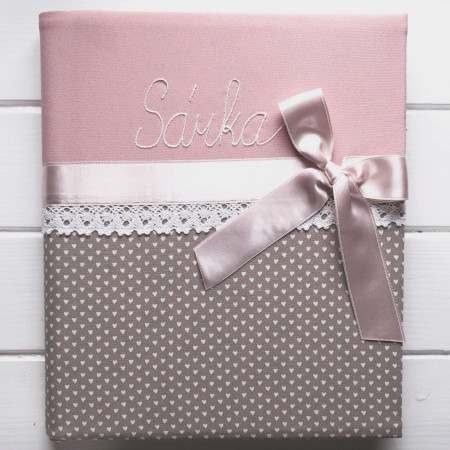 fotoalbum s menom dievčatka